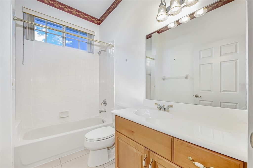 Activo con contrato: $615,000 (4 camas, 3 baños, 2820 Pies cuadrados)