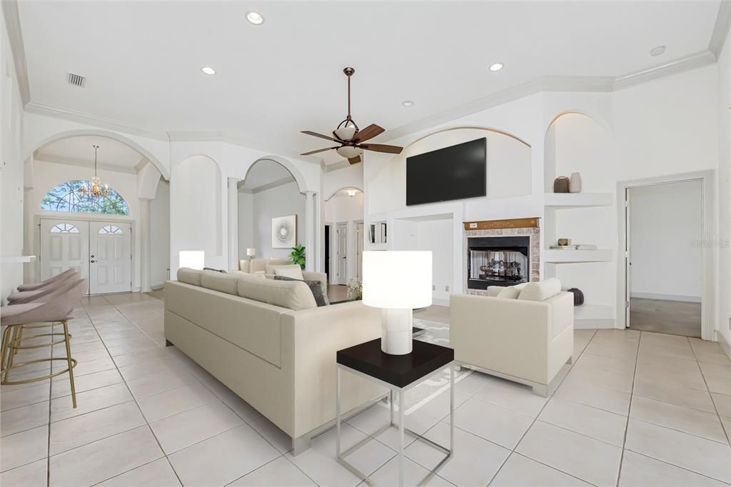 Activo con contrato: $615,000 (4 camas, 3 baños, 2820 Pies cuadrados)