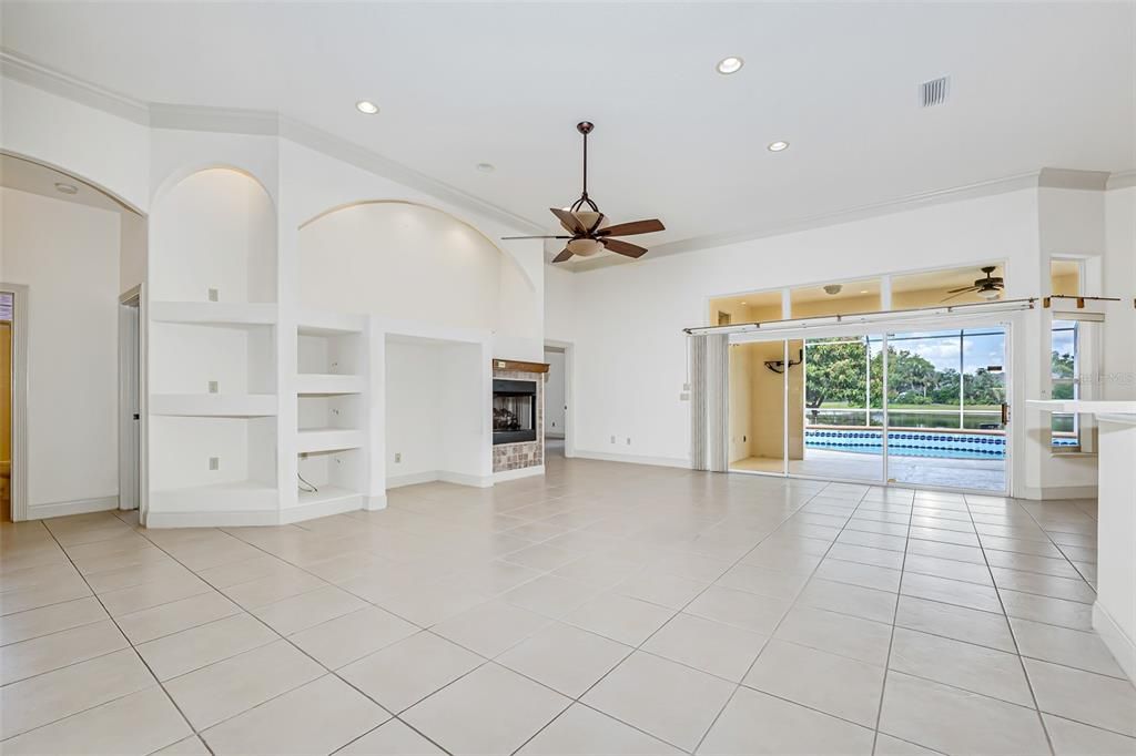 Activo con contrato: $615,000 (4 camas, 3 baños, 2820 Pies cuadrados)