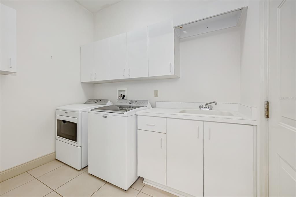 Activo con contrato: $615,000 (4 camas, 3 baños, 2820 Pies cuadrados)