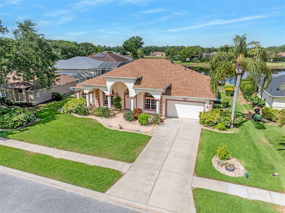 Activo con contrato: $615,000 (4 camas, 3 baños, 2820 Pies cuadrados)