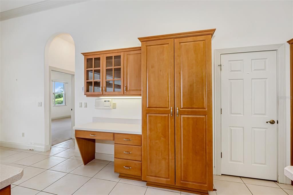 Activo con contrato: $615,000 (4 camas, 3 baños, 2820 Pies cuadrados)