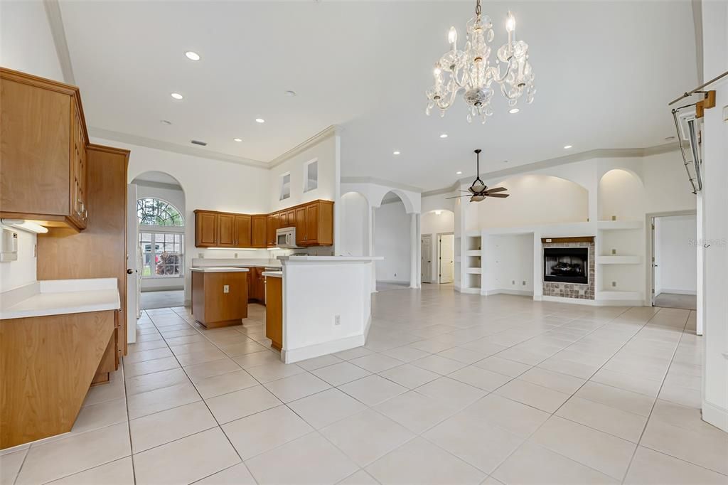 Activo con contrato: $615,000 (4 camas, 3 baños, 2820 Pies cuadrados)