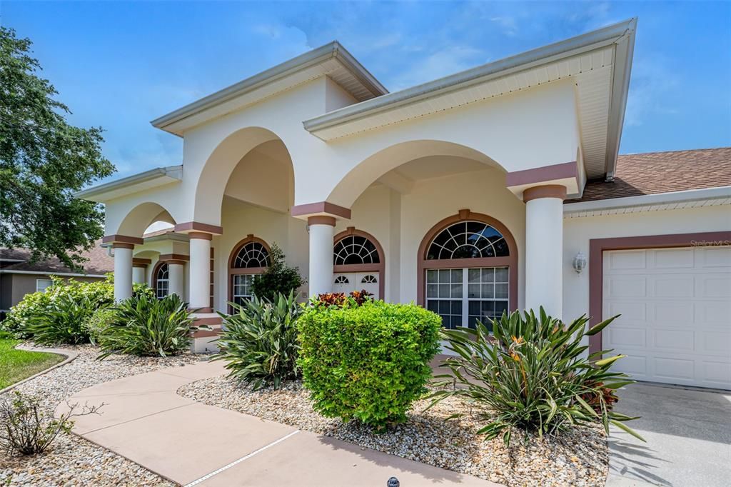 Activo con contrato: $615,000 (4 camas, 3 baños, 2820 Pies cuadrados)