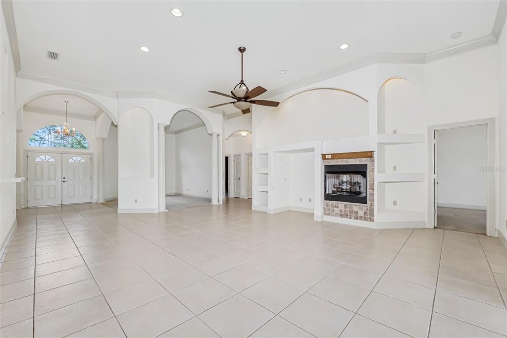 Activo con contrato: $615,000 (4 camas, 3 baños, 2820 Pies cuadrados)