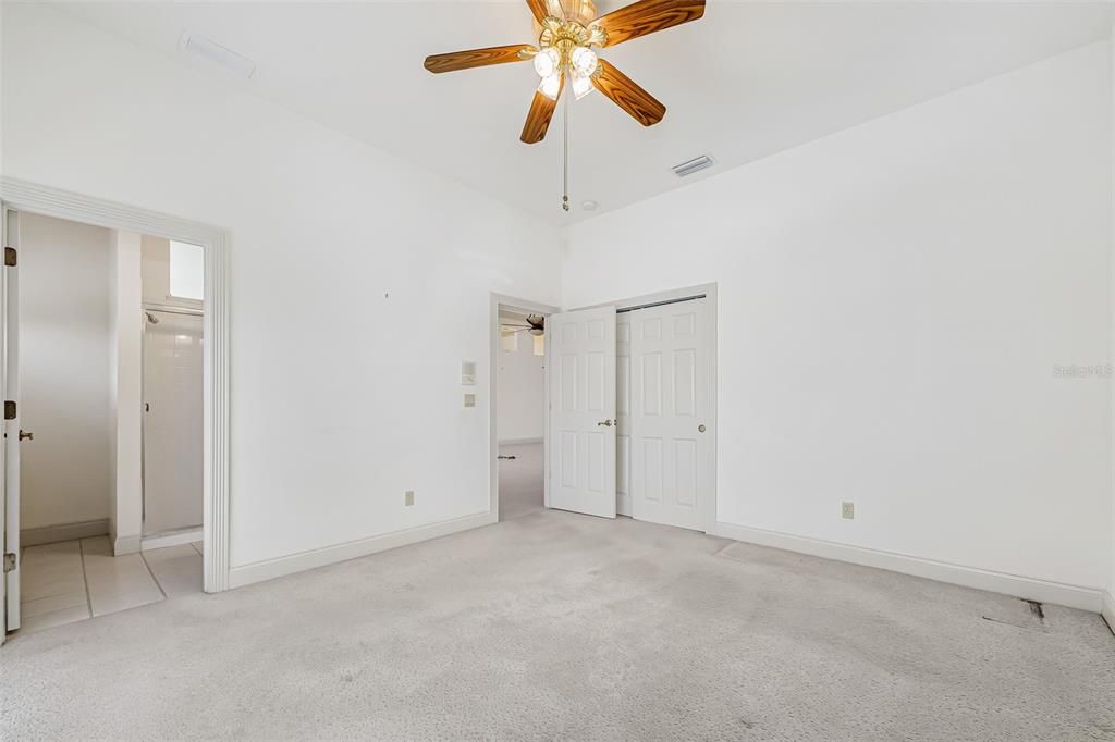 Activo con contrato: $615,000 (4 camas, 3 baños, 2820 Pies cuadrados)