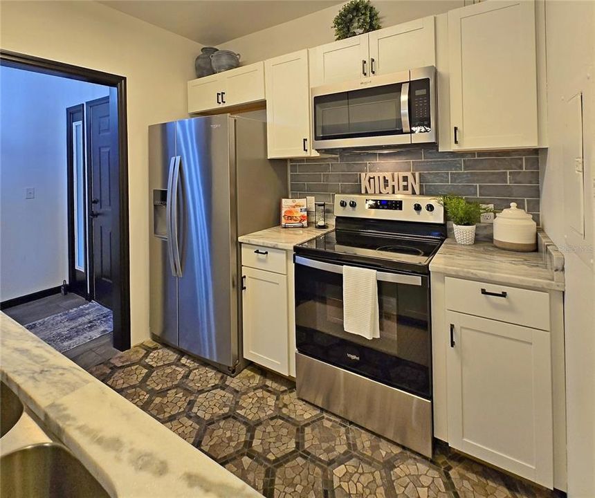 For Sale: $120,000 (1 beds, 1 baths, 974 Square Feet)