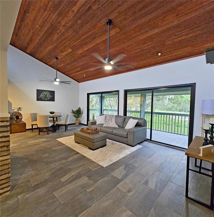 For Sale: $120,000 (1 beds, 1 baths, 974 Square Feet)