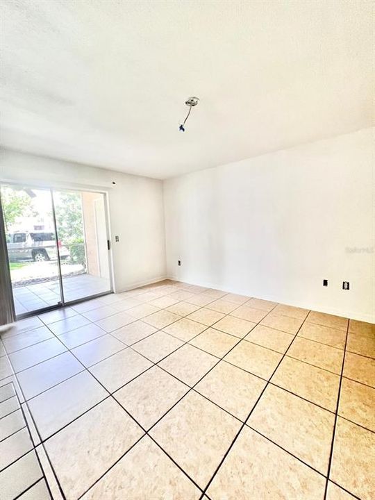 Active With Contract: $130,000 (3 beds, 2 baths, 1274 Square Feet)