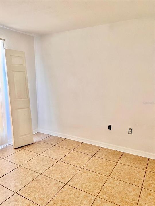 Active With Contract: $130,000 (3 beds, 2 baths, 1274 Square Feet)
