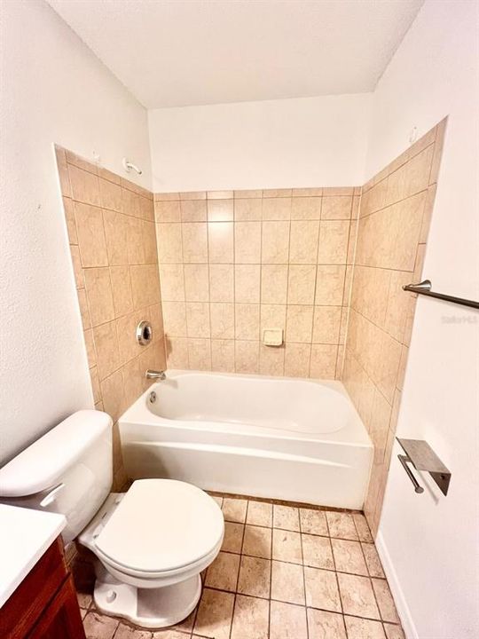 Active With Contract: $130,000 (3 beds, 2 baths, 1274 Square Feet)