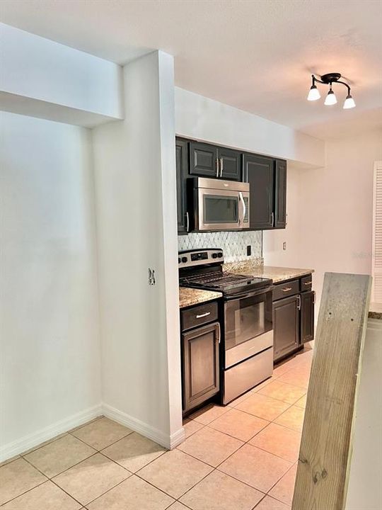 Active With Contract: $130,000 (3 beds, 2 baths, 1274 Square Feet)