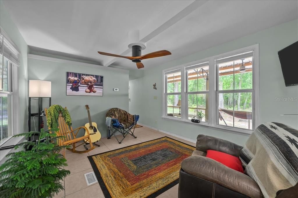 For Sale: $334,900 (2 beds, 1 baths, 720 Square Feet)