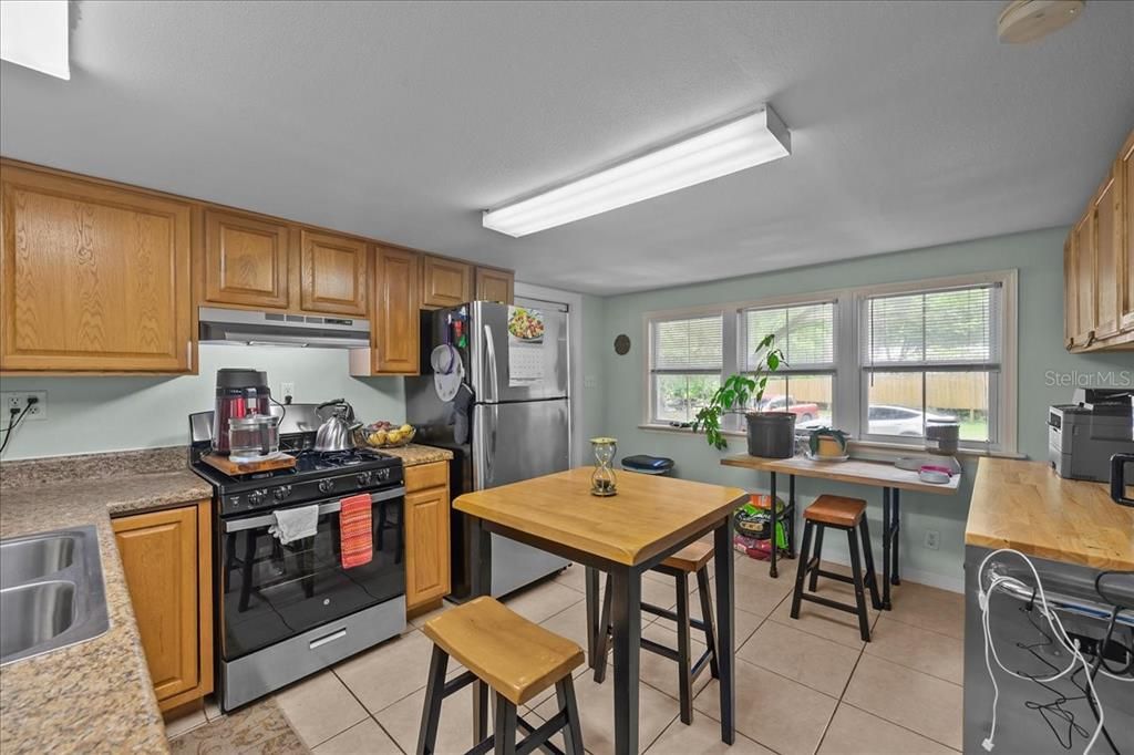 For Sale: $334,900 (2 beds, 1 baths, 720 Square Feet)