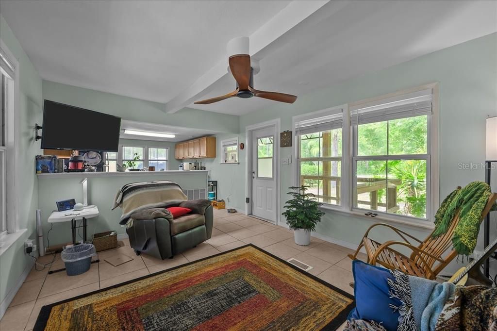 For Sale: $334,900 (2 beds, 1 baths, 720 Square Feet)