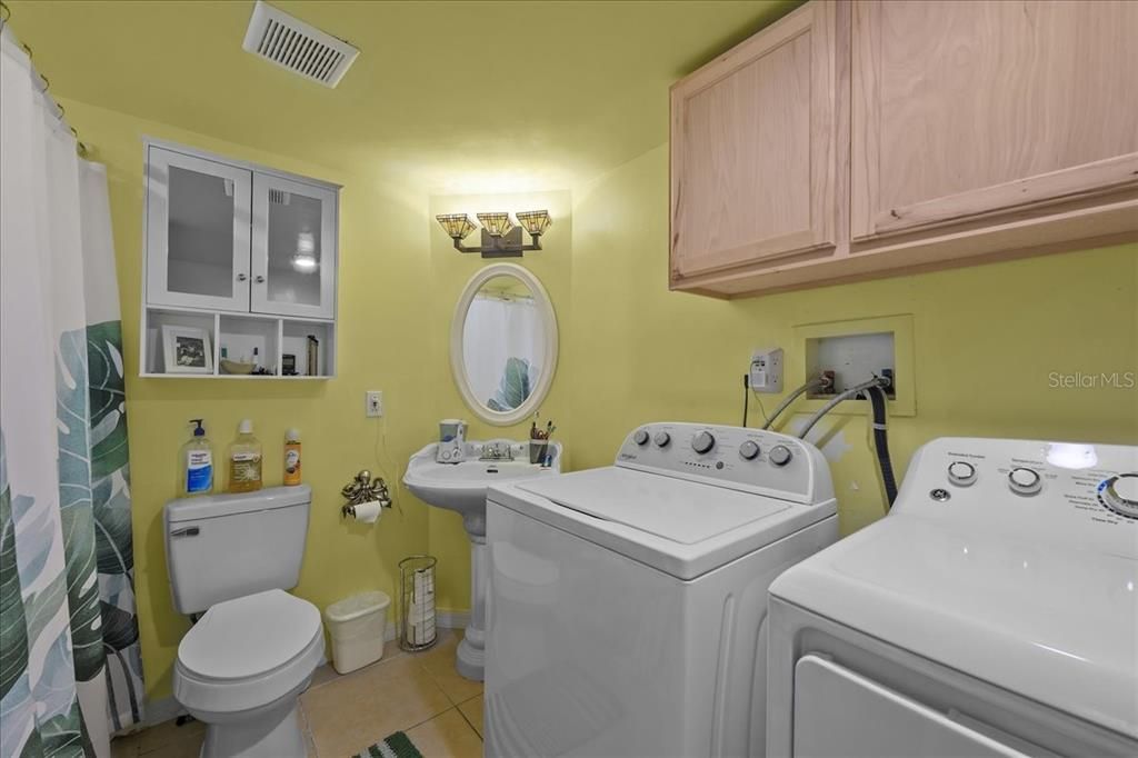 For Sale: $334,900 (2 beds, 1 baths, 720 Square Feet)