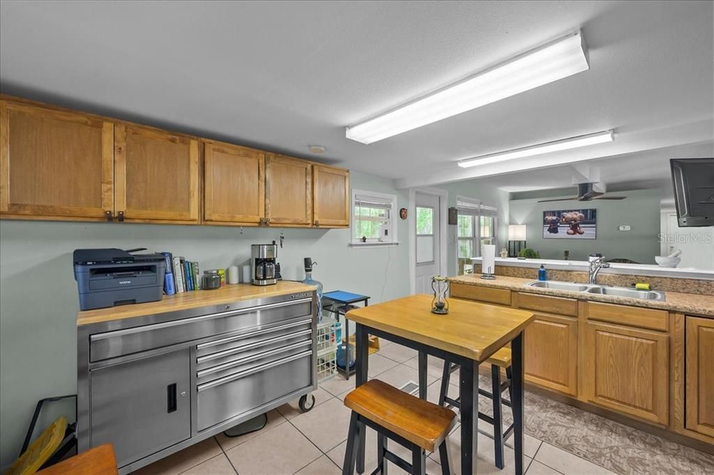 For Sale: $334,900 (2 beds, 1 baths, 720 Square Feet)