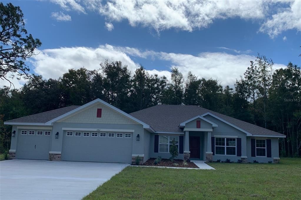 Под контрактом: $448,900 (4 спален, 2 ванн, 2555 Квадратных фут)