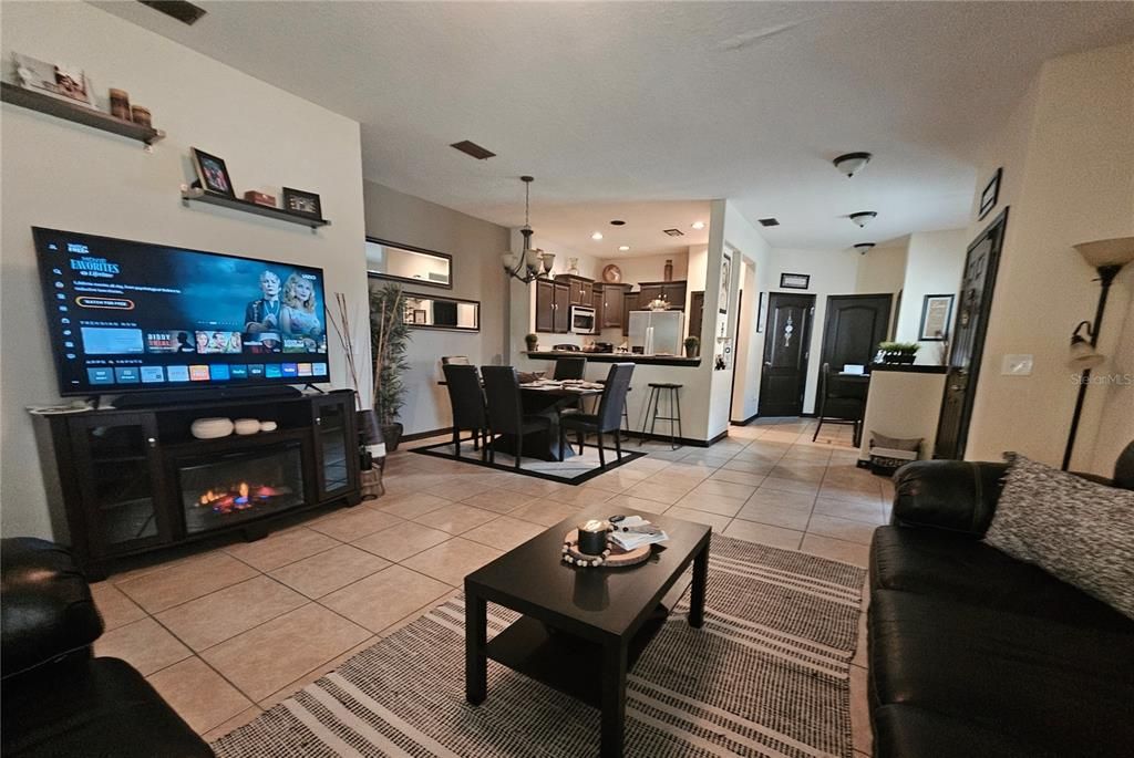 出租: $2,350 (3 贝兹, 2 浴室, 1642 平方英尺)