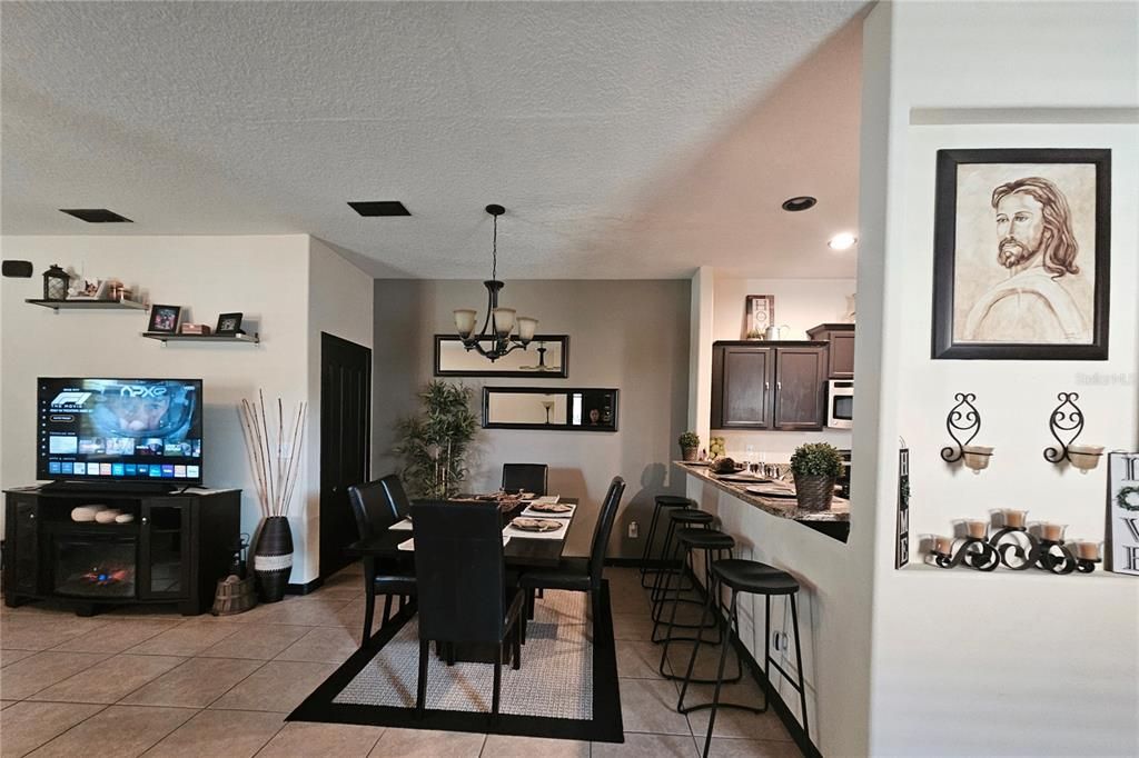 出租: $2,350 (3 贝兹, 2 浴室, 1642 平方英尺)