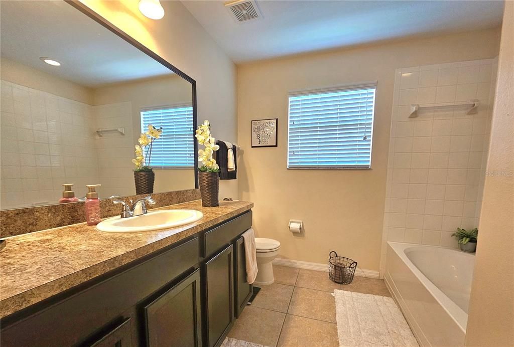 出租: $2,350 (3 贝兹, 2 浴室, 1642 平方英尺)