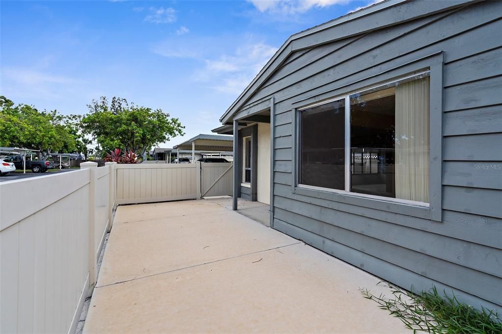 Active With Contract: $150,000 (2 beds, 2 baths, 1024 Square Feet)