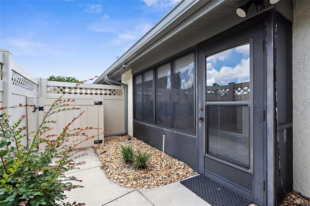 Active With Contract: $150,000 (2 beds, 2 baths, 1024 Square Feet)