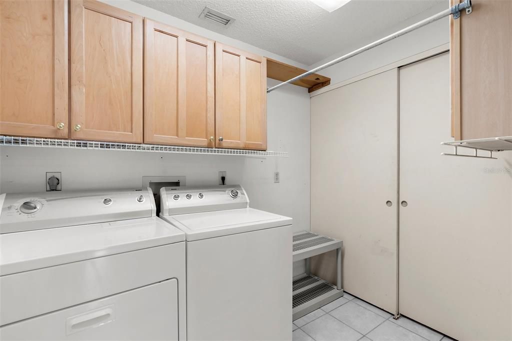 Active With Contract: $150,000 (2 beds, 2 baths, 1024 Square Feet)