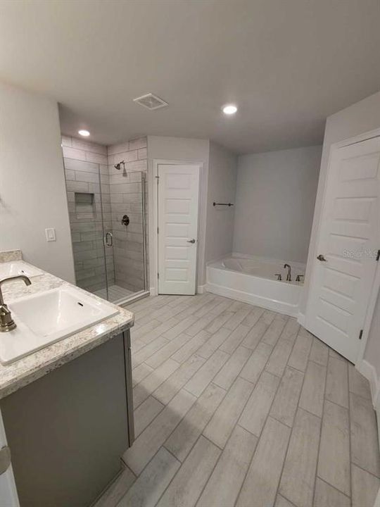 Active With Contract: $414,750 (4 beds, 2 baths, 2240 Square Feet)