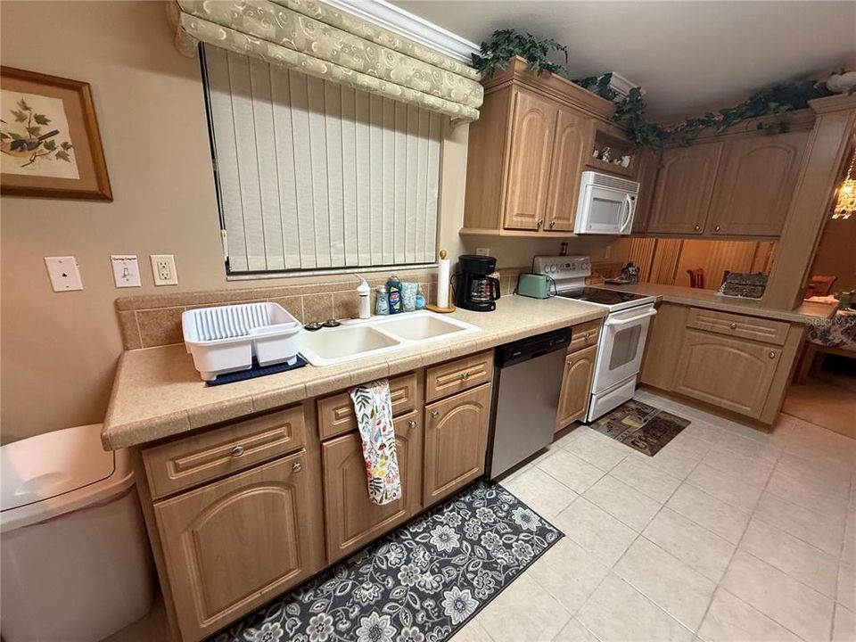 В аренду: $1,850 (2 спален, 2 ванн, 1820 Квадратных фут)