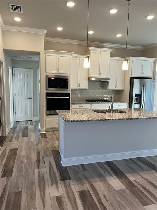 Active With Contract: $400,000 (3 beds, 2 baths, 1726 Square Feet)