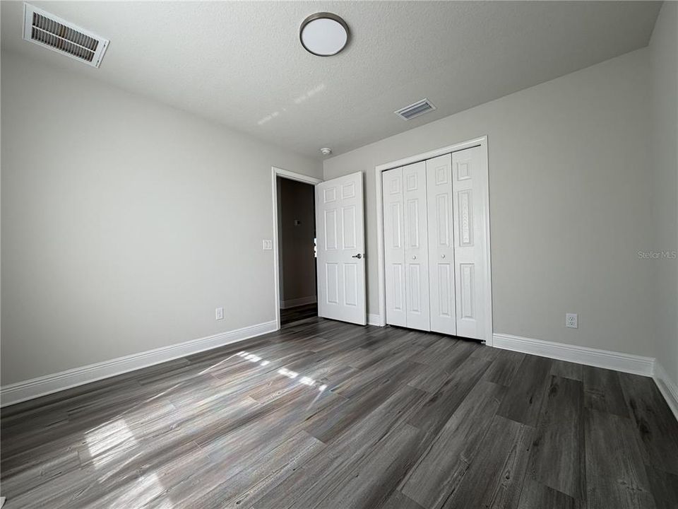 Active With Contract: $400,000 (3 beds, 2 baths, 1726 Square Feet)