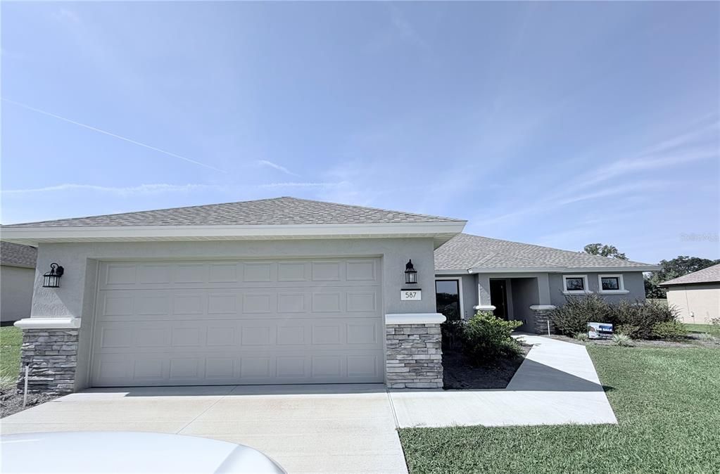Active With Contract: $400,000 (3 beds, 2 baths, 1726 Square Feet)