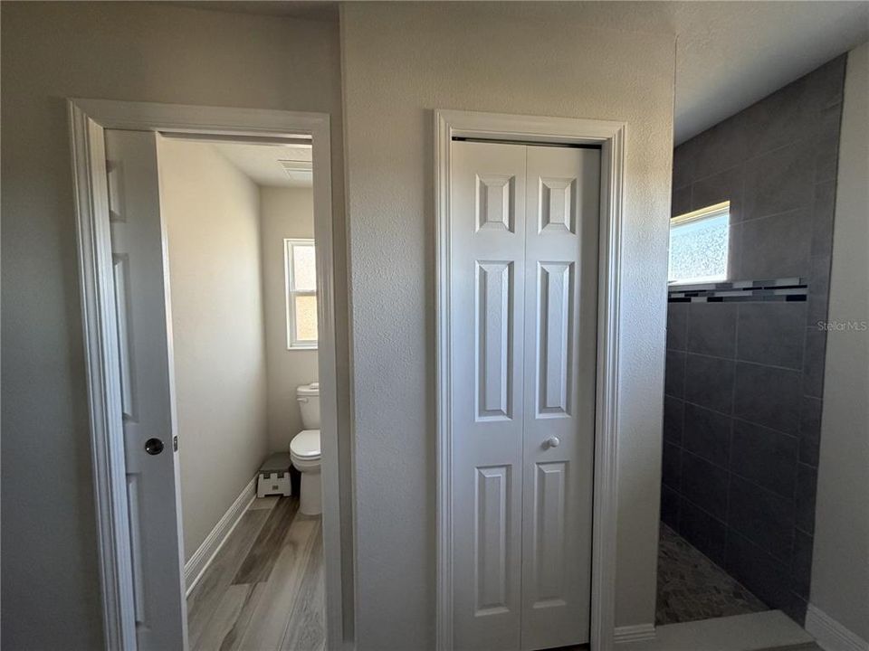 Active With Contract: $400,000 (3 beds, 2 baths, 1726 Square Feet)