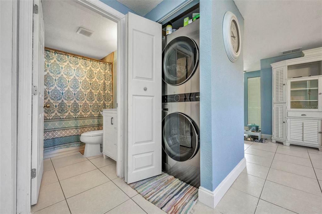 Active With Contract: $194,900 (3 beds, 1 baths, 1008 Square Feet)