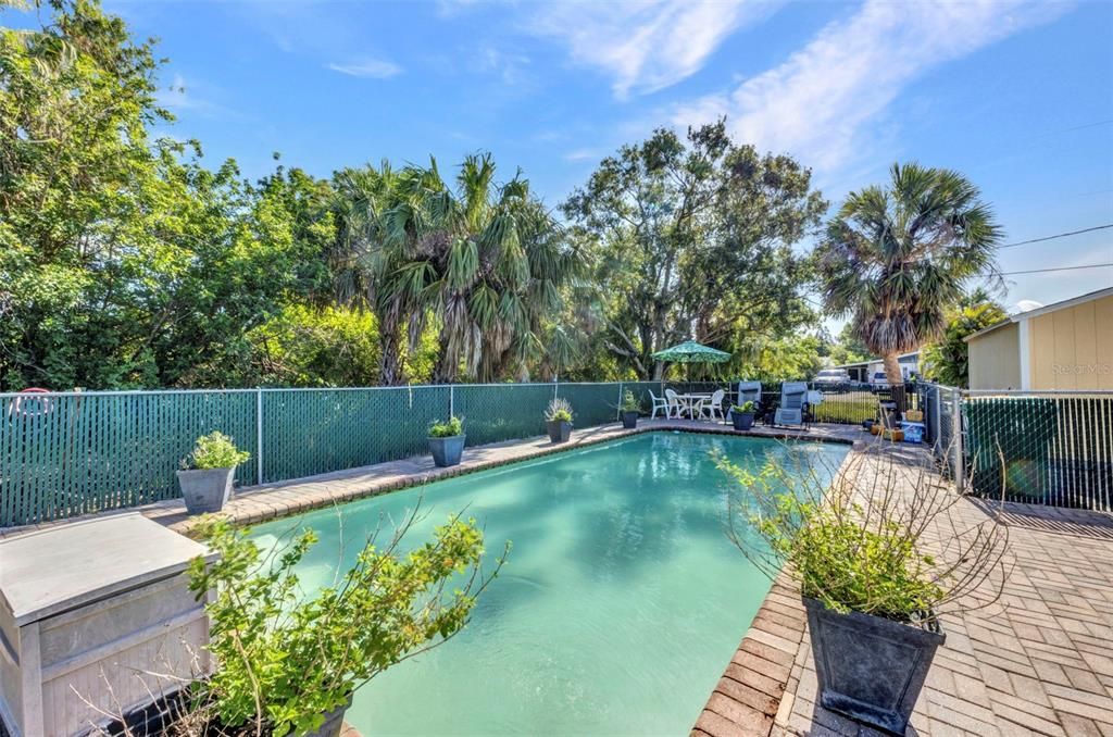 Active With Contract: $194,900 (3 beds, 1 baths, 1008 Square Feet)