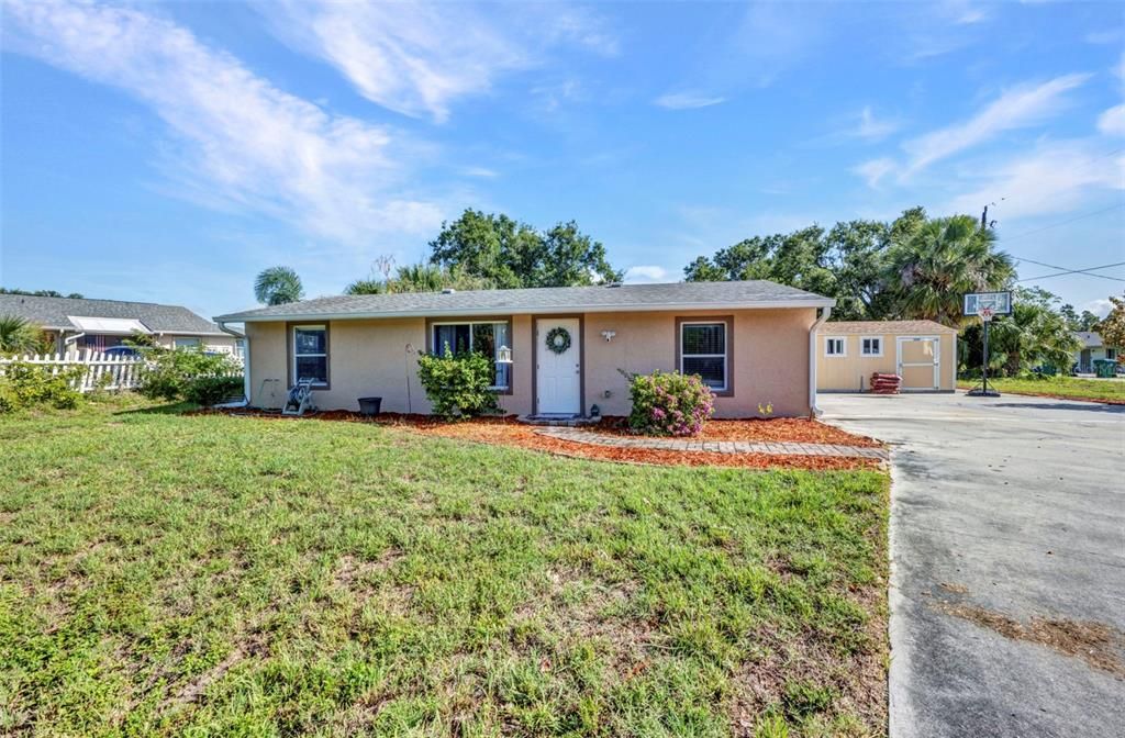 Active With Contract: $194,900 (3 beds, 1 baths, 1008 Square Feet)