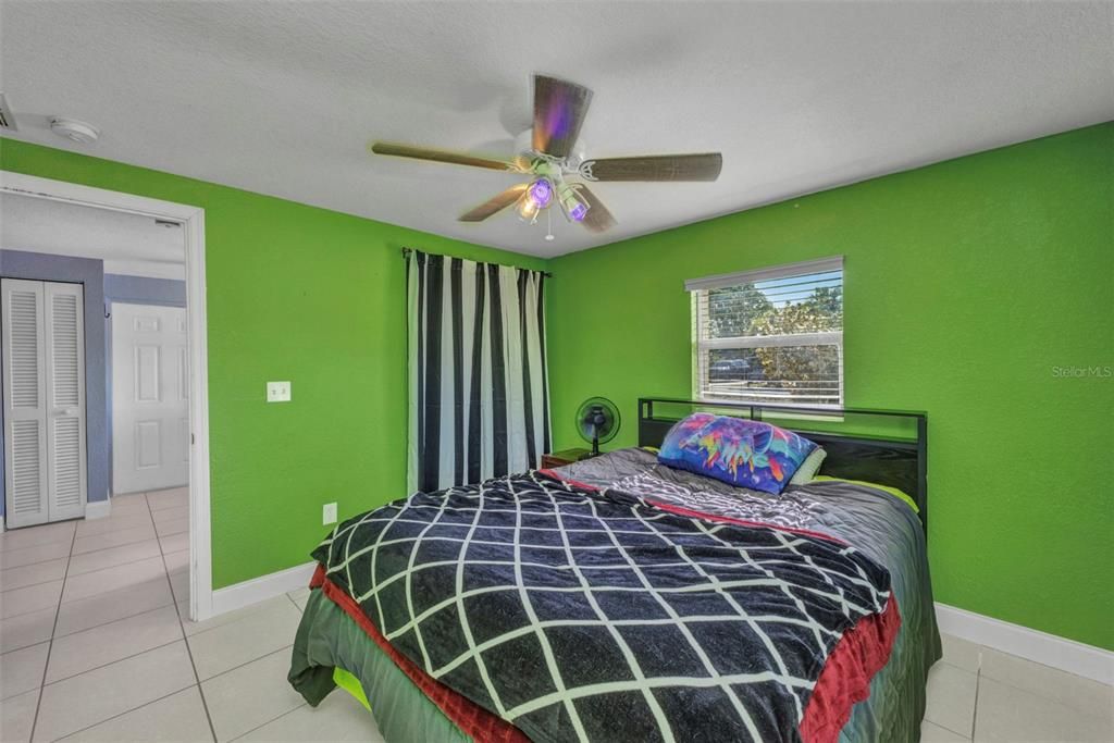 Active With Contract: $194,900 (3 beds, 1 baths, 1008 Square Feet)