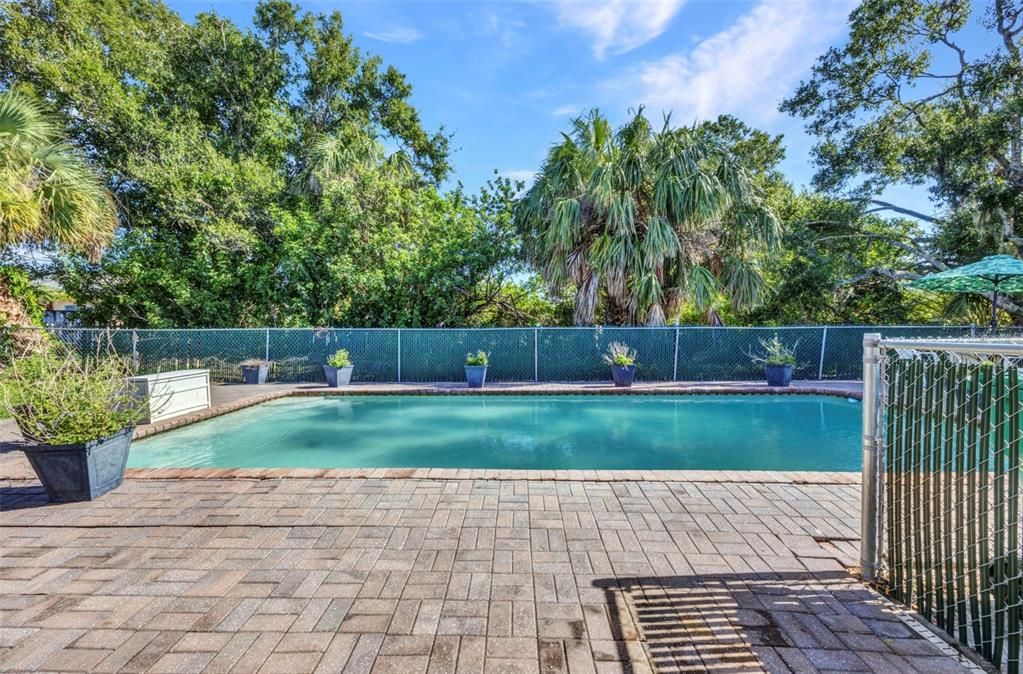 Active With Contract: $194,900 (3 beds, 1 baths, 1008 Square Feet)