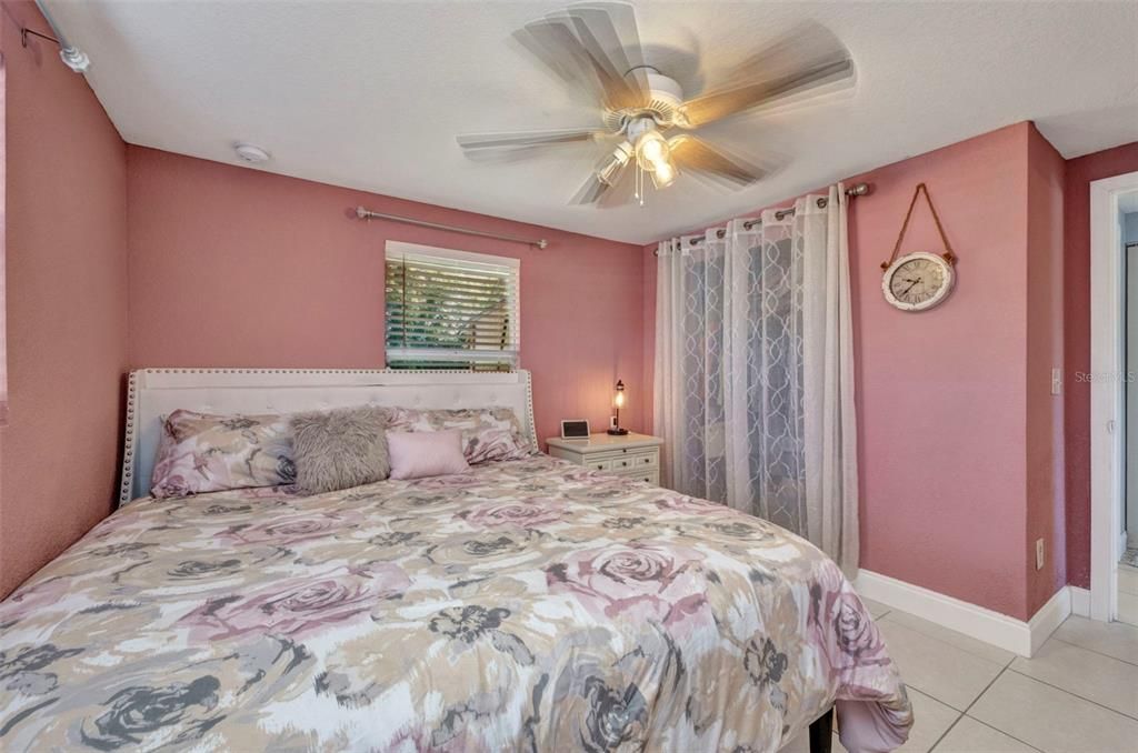 Active With Contract: $194,900 (3 beds, 1 baths, 1008 Square Feet)