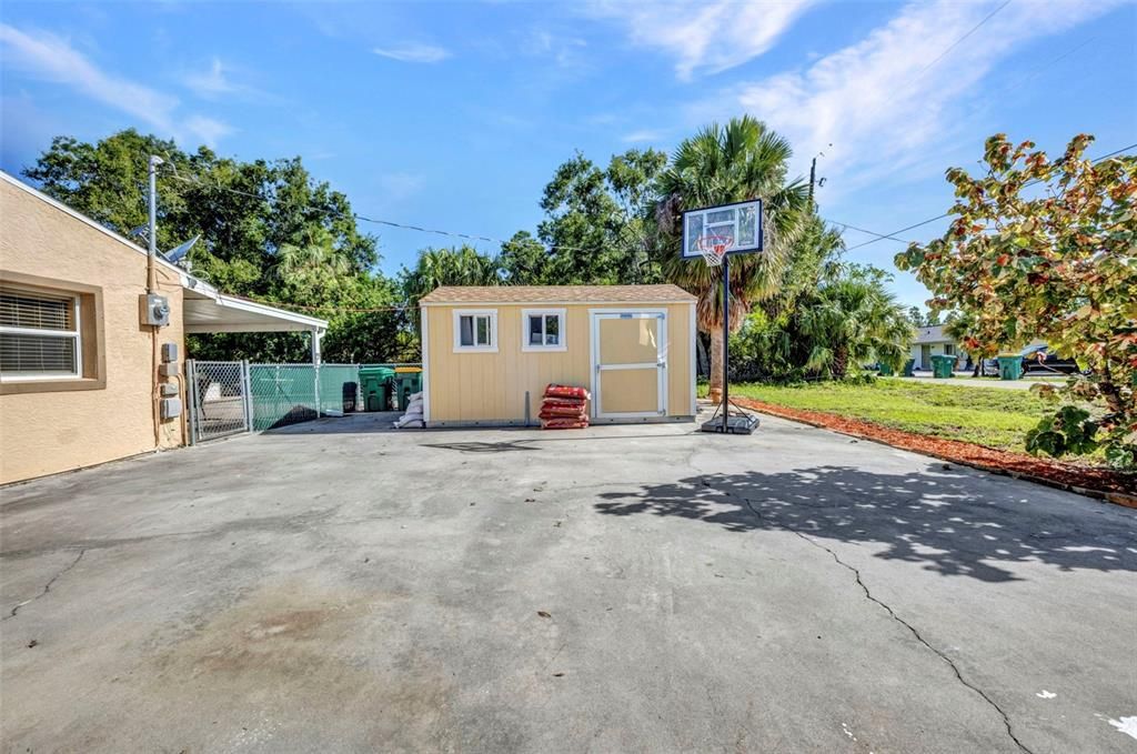 Active With Contract: $194,900 (3 beds, 1 baths, 1008 Square Feet)