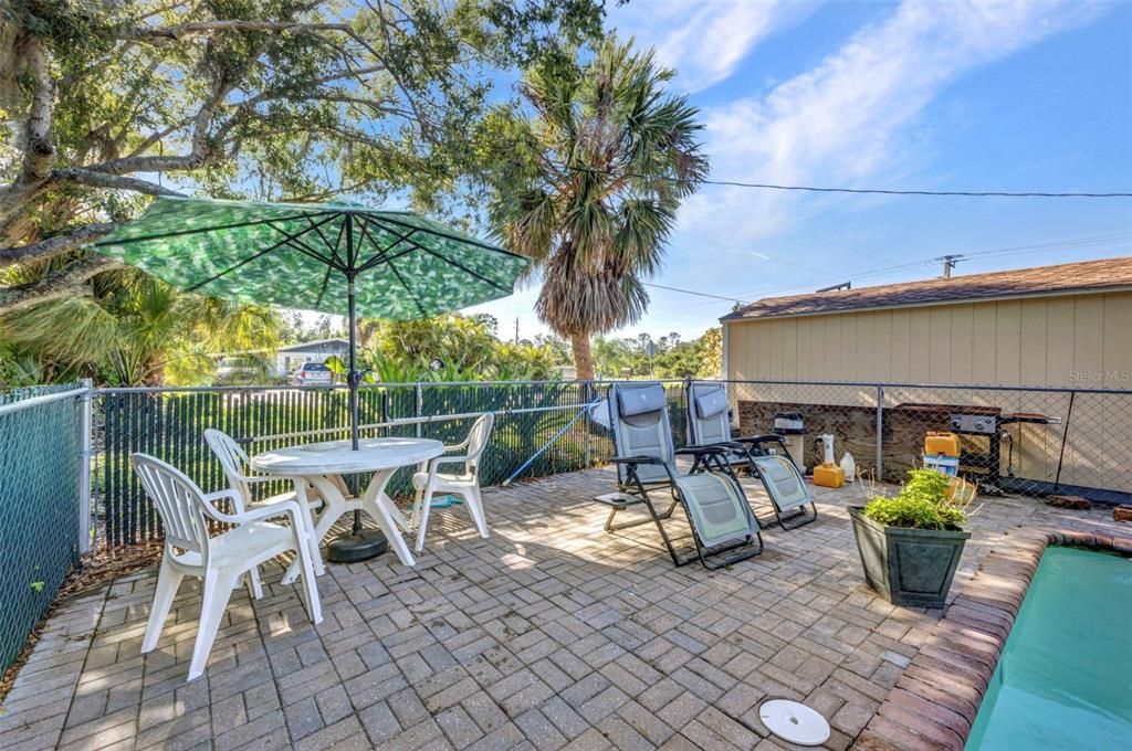 Active With Contract: $194,900 (3 beds, 1 baths, 1008 Square Feet)