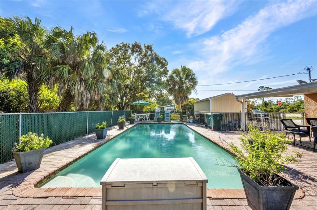 Active With Contract: $194,900 (3 beds, 1 baths, 1008 Square Feet)