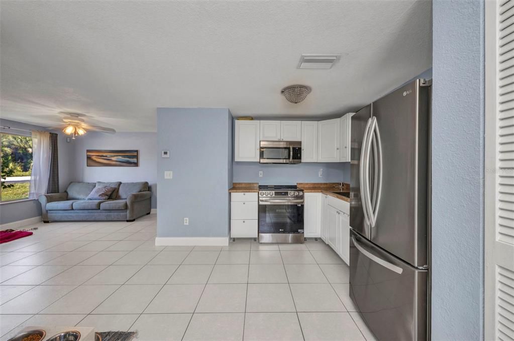 Active With Contract: $194,900 (3 beds, 1 baths, 1008 Square Feet)