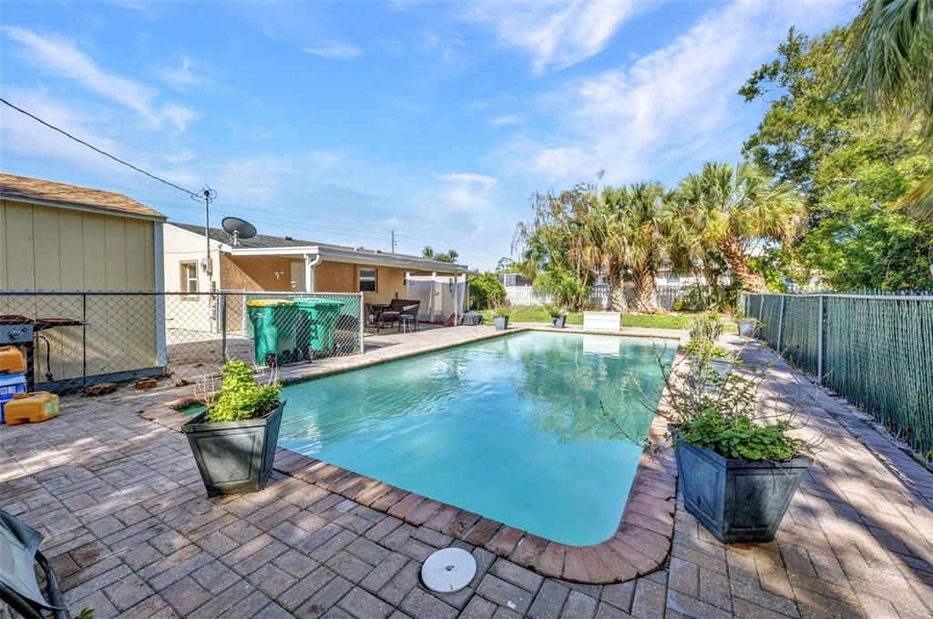 Active With Contract: $194,900 (3 beds, 1 baths, 1008 Square Feet)