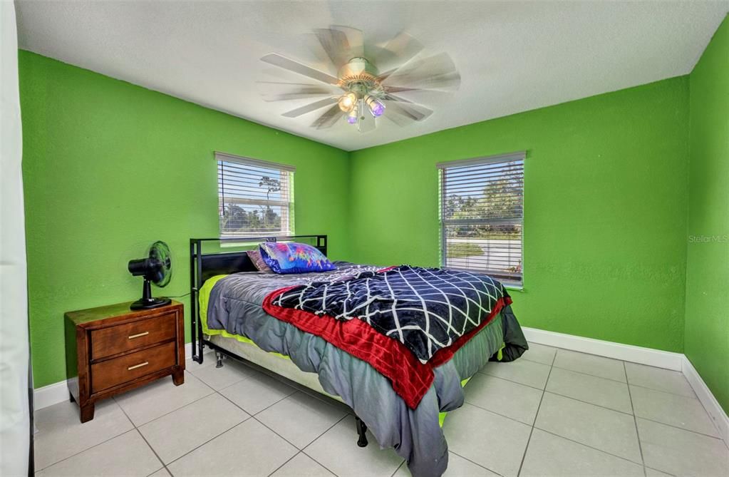 Active With Contract: $194,900 (3 beds, 1 baths, 1008 Square Feet)