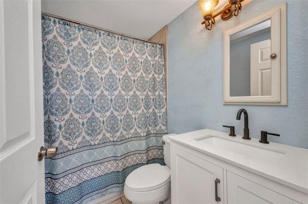 Active With Contract: $194,900 (3 beds, 1 baths, 1008 Square Feet)