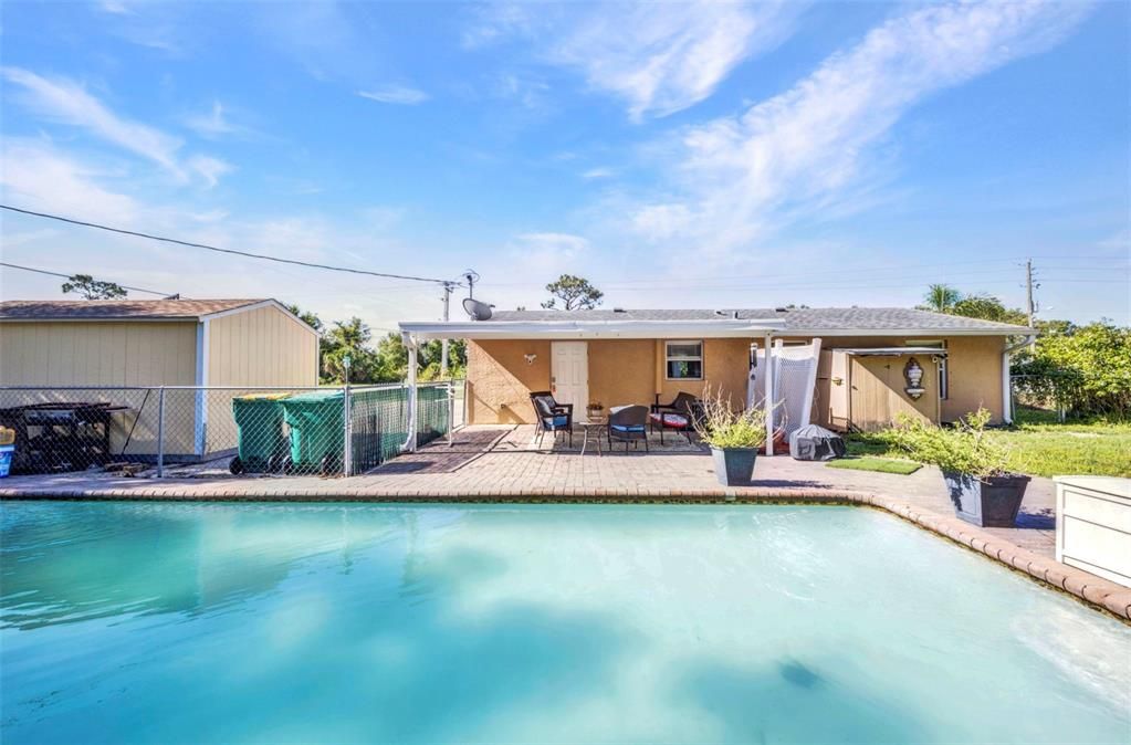 Active With Contract: $194,900 (3 beds, 1 baths, 1008 Square Feet)