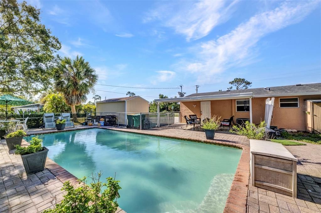 Active With Contract: $194,900 (3 beds, 1 baths, 1008 Square Feet)