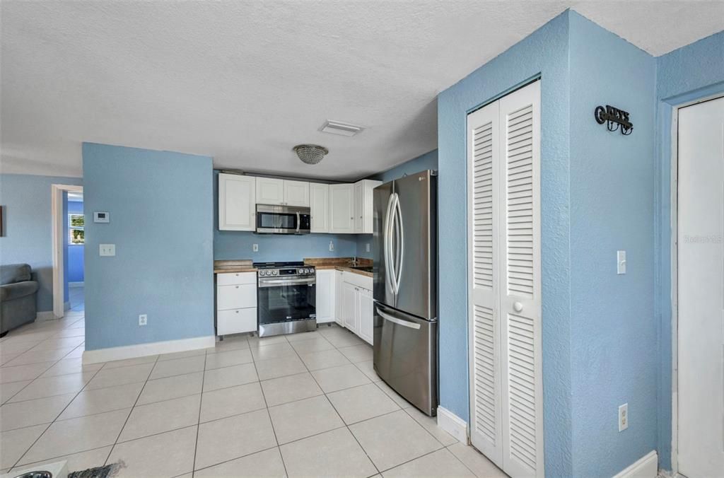 Active With Contract: $194,900 (3 beds, 1 baths, 1008 Square Feet)